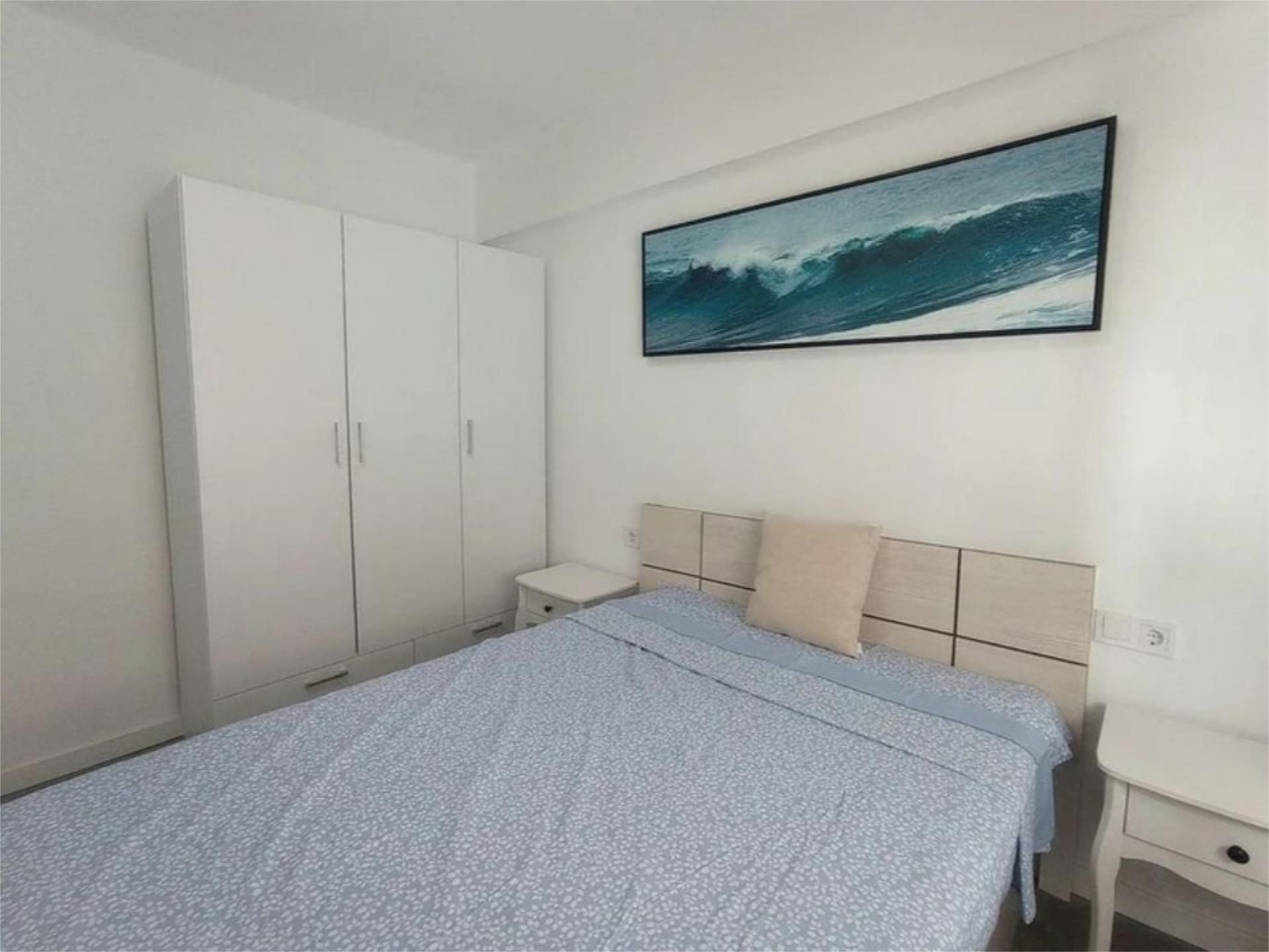Bedroom of Flat to share in  Barcelona Capital  with Air Conditioner, Heating and Parquet flooring