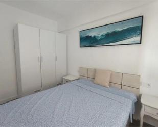 Bedroom of Flat to share in  Barcelona Capital  with Air Conditioner, Heating and Parquet flooring