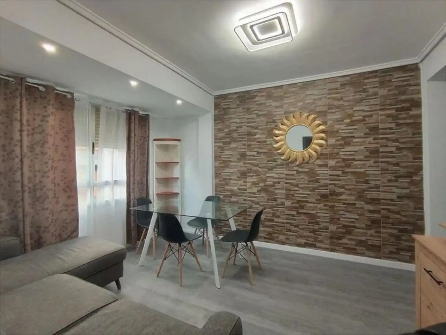 Habitación en Avinguda de la Mare de Déu de Montserrat, 241, El Guinardó Comedor de Piso para compartir en Barcelona con Aire acondicionado, Calefacción y Parquet