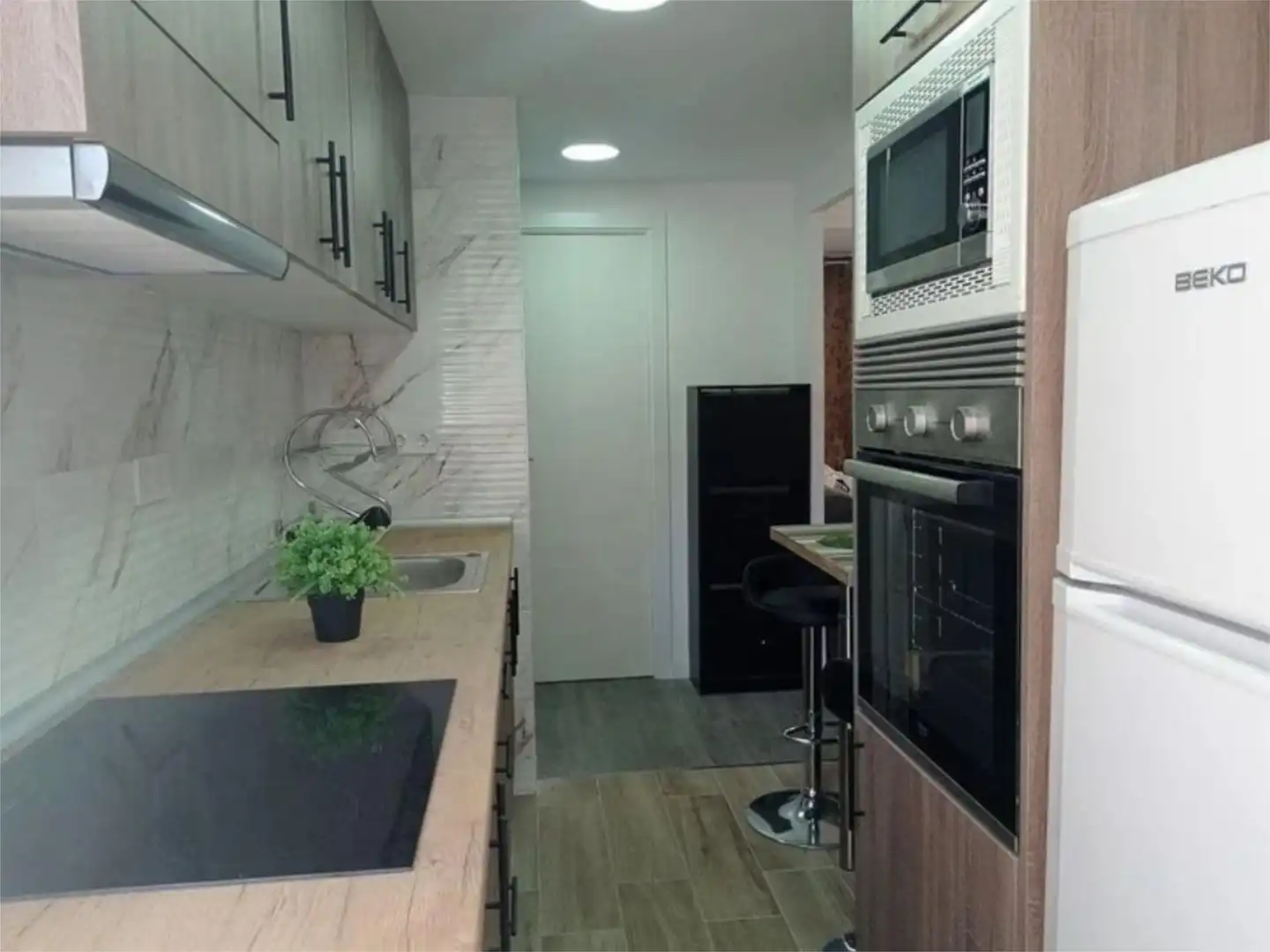 Habitación en Avinguda de la Mare de Déu de Montserrat, 241, El Guinardó Cocina de Piso para compartir en Barcelona con Aire acondicionado, Calefacción y Parquet
