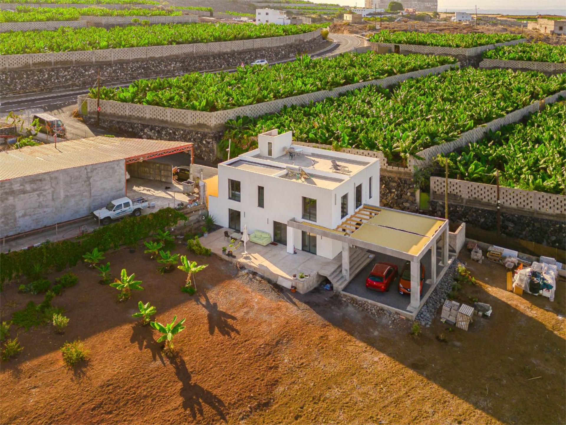 Vista exterior de Finca rústica en venda en Adeje amb Aire condicionat, Terrassa i Traster