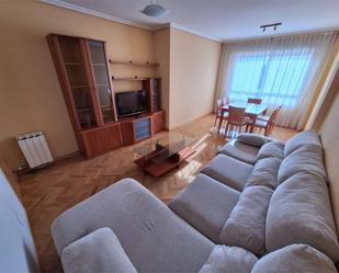 Living room of Flat to rent in Valladolid Capital  with Heating, Private garden and Parquet flooring