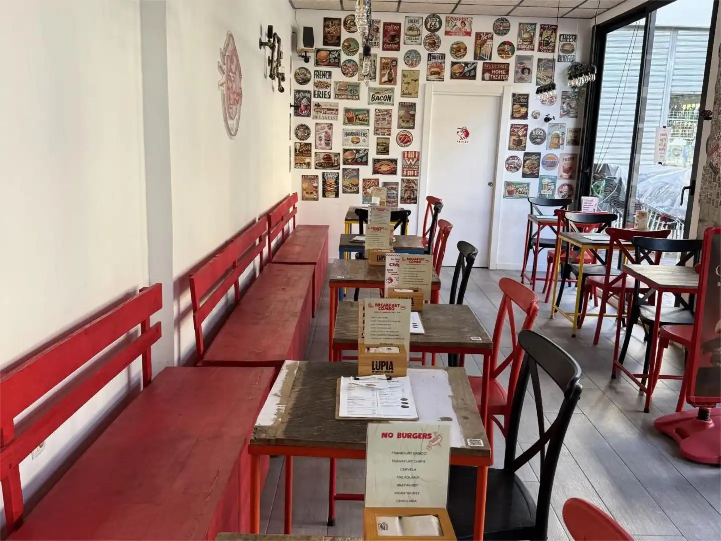 Local de lloguer en Cubelles amb Aire condicionat, Calefacció i Moblat