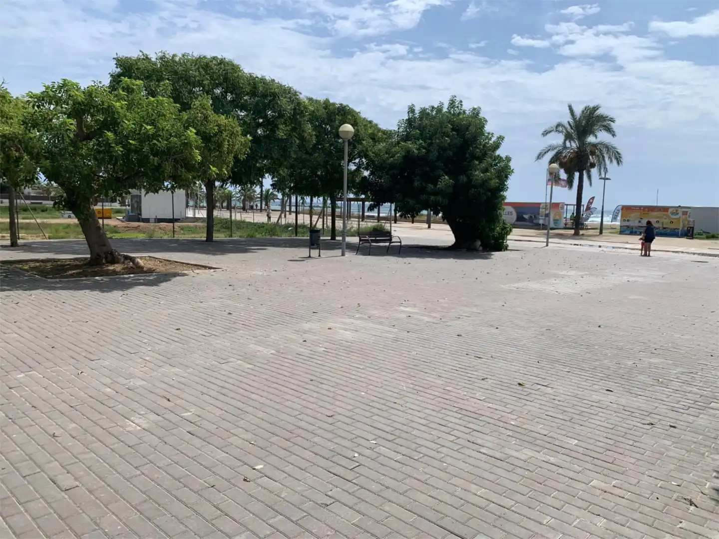Aparcament de Local de lloguer en Cubelles amb Aire condicionat, Calefacció i Moblat