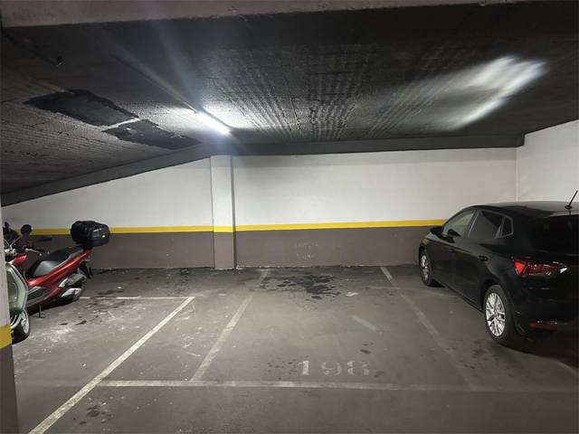 Garaje en Venta en Calle Castillo de Candanchú, 8 en Las Tablas