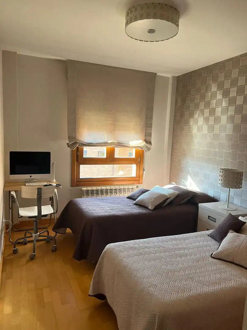 Piso en venta en Calle Pozo Albar, 5, La Florida - San Pedro Habitación de Piso en venta en Soria Capital con Trastero, Parking comunitario y Balcón