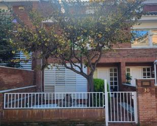 Single-family semi-detached to rent in Carrer Baix Llobregat, 30, Roses - Castellbell