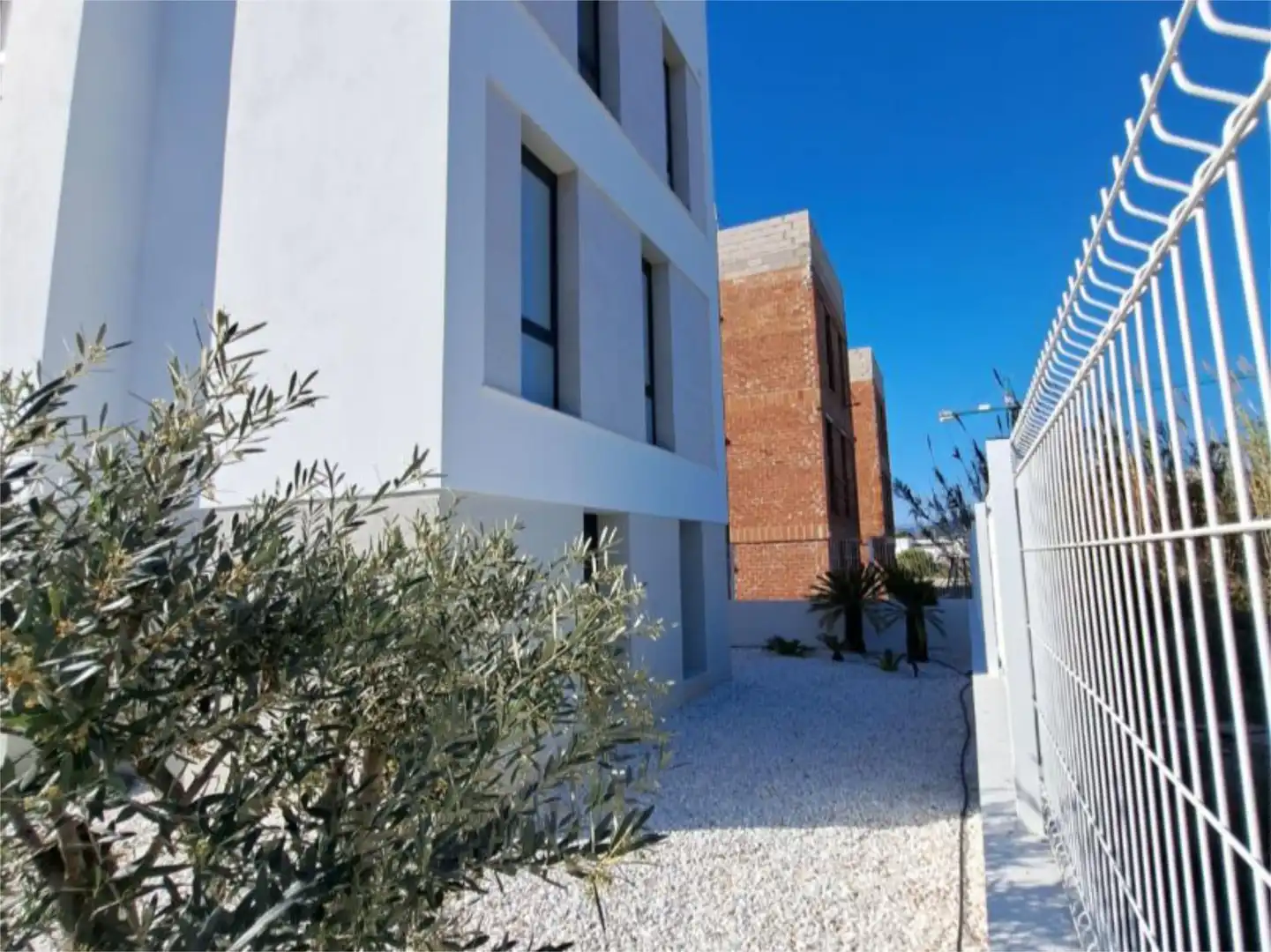 Casa o chalet en venta en Carrer del Mandariner, 17, Oliva Playa Vista exterior de Casa o chalet en venta en Oliva con Aire acondicionado, Terraza y Piscina