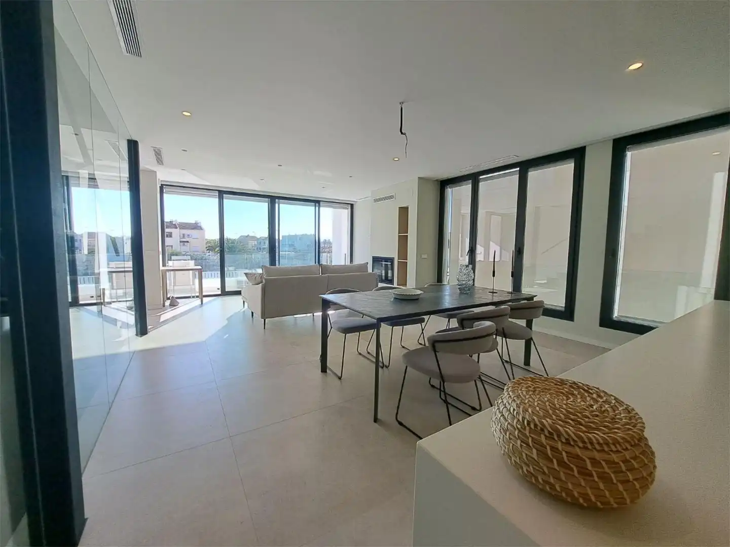 Casa o chalet en venta en Carrer del Mandariner, 17, Oliva Playa Sala de estar de Casa o chalet en venta en Oliva con Aire acondicionado, Terraza y Piscina