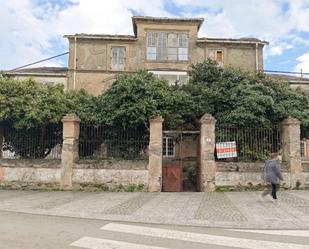 Vista exterior de Casa o xalet en venda en El Franco  amb Jardí privat, Terrassa i Balcó