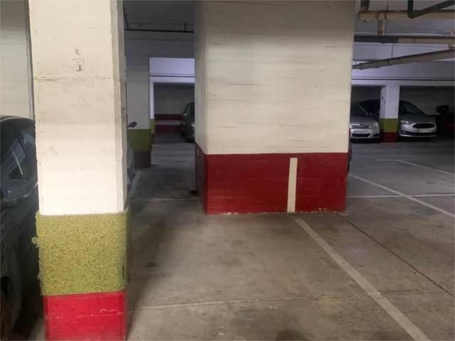 Garaje en Alquiler en Calle Santa María de Ordás, 13 en Cruz Roja