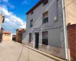 Vista exterior de Casa o xalet en venda en Torrijo del Campo amb Jardí privat, Terrassa i Traster