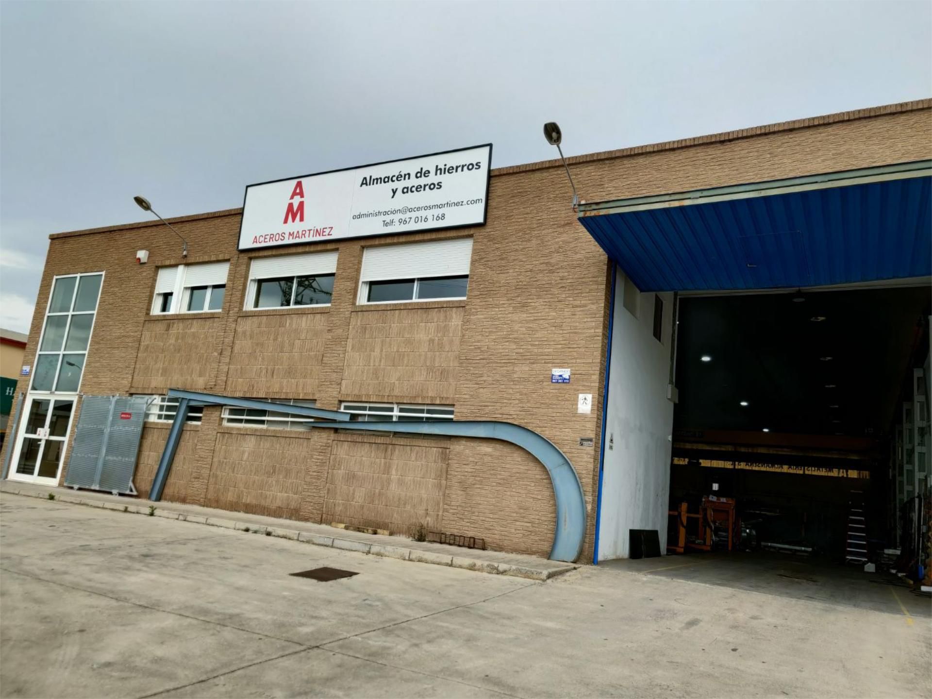 Exterior view of Industrial buildings for rent in Almansa  with Air Conditioner