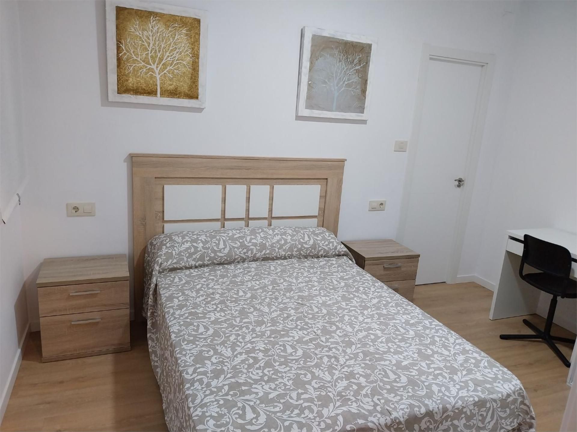 Dormitori de Pis de lloguer en Cee amb Calefacció, Parquet i Moblat