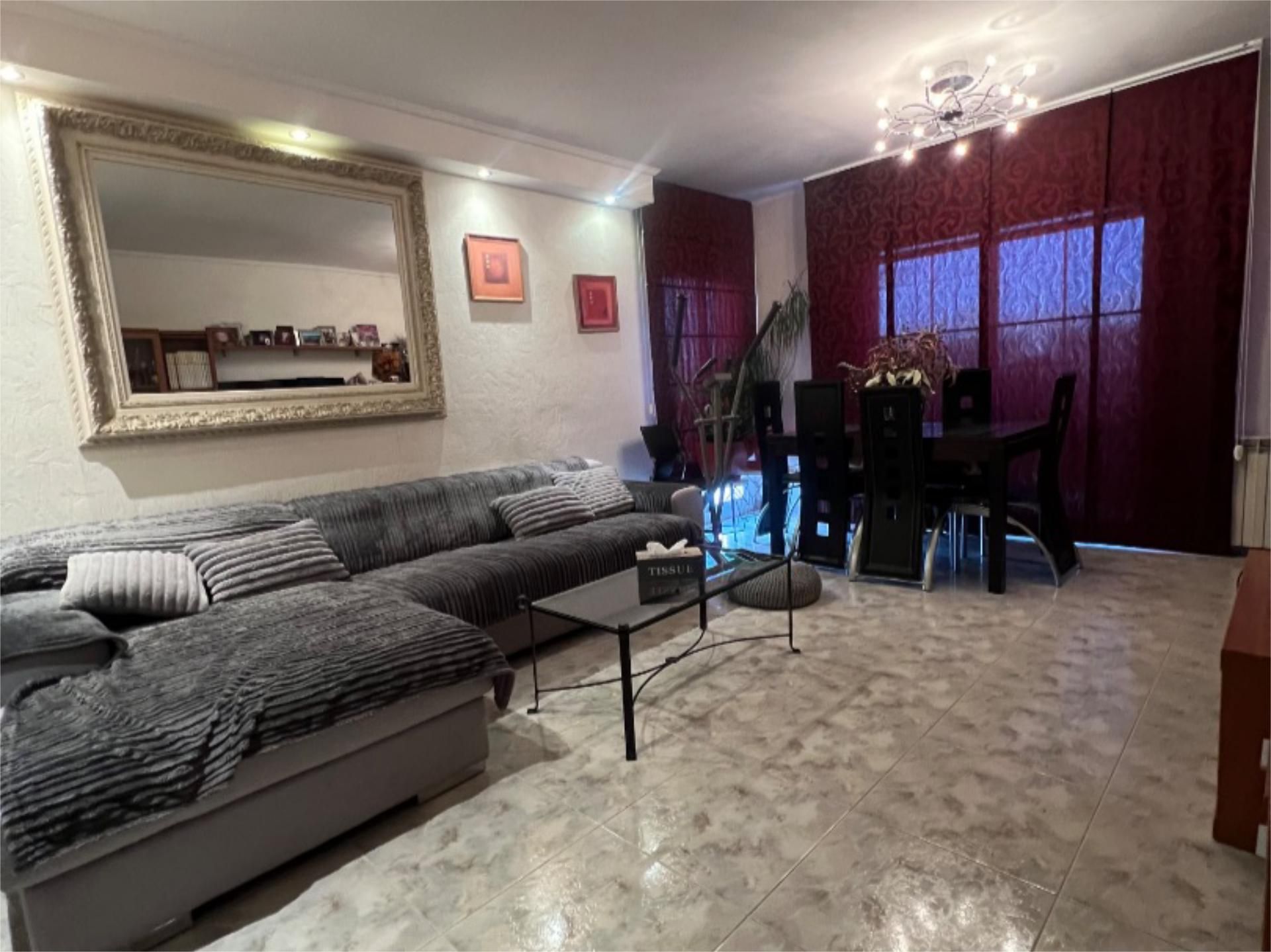 Sala d'estar de Pis en venda en Girona Capital amb Aire condicionat, Terrassa i Balcó