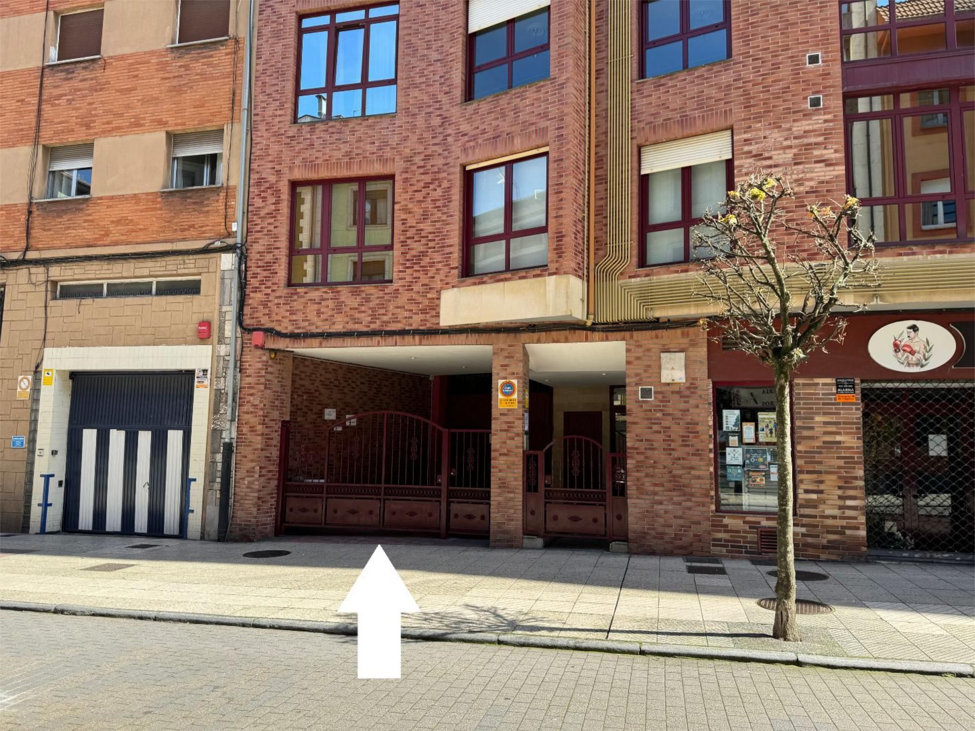 Garatge en venda a Calle de San Ignacio de Loyola, 11, Milán - Pumarín Vista exterior de Garatge en venda en Oviedo