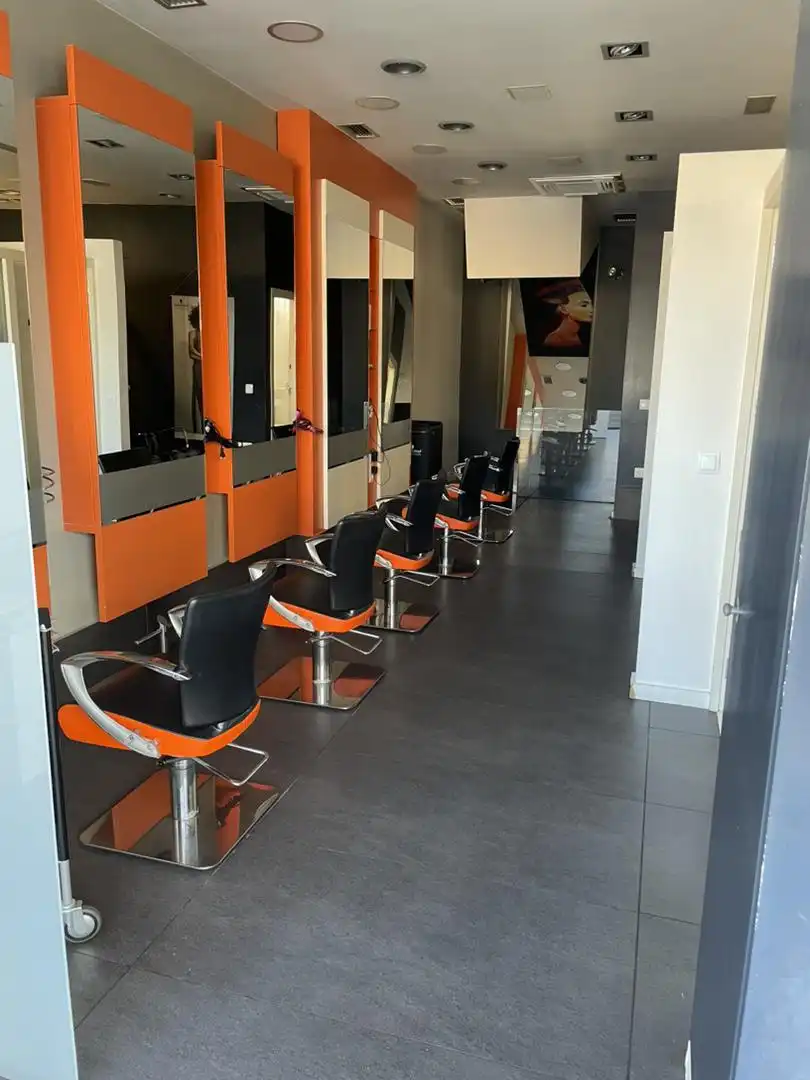 Local de alquiler en Barrio Mies Coterios, Tanos Local de alquiler en Torrelavega con Aire acondicionado, Calefacción y Amueblado