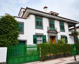 Vista exterior de Casa o xalet en venda en Las Palmas de Gran Canaria amb Terrassa i Balcó