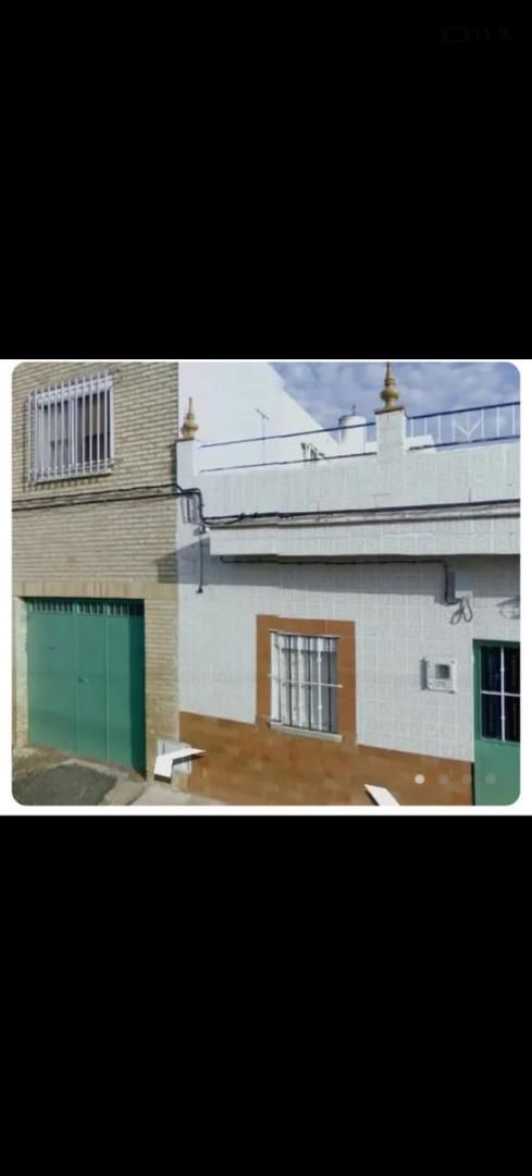 Vista exterior de Casa adosada en venda en  Sevilla Capital amb Terrassa