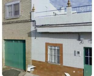 Exterior view of Single-family semi-detached for sale in  Sevilla Capital  with Terrace