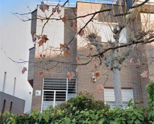 Exterior view of Single-family semi-detached for sale in  Madrid Capital