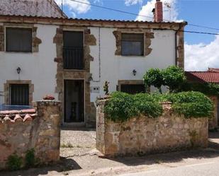 Vista exterior de Casa o xalet en venda en Sotillo del Rincón amb Jardí privat, Traster i Moblat