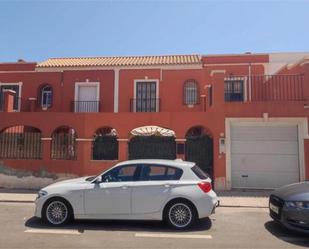 Vista exterior de Casa adosada en venda en  Almería Capital amb Terrassa