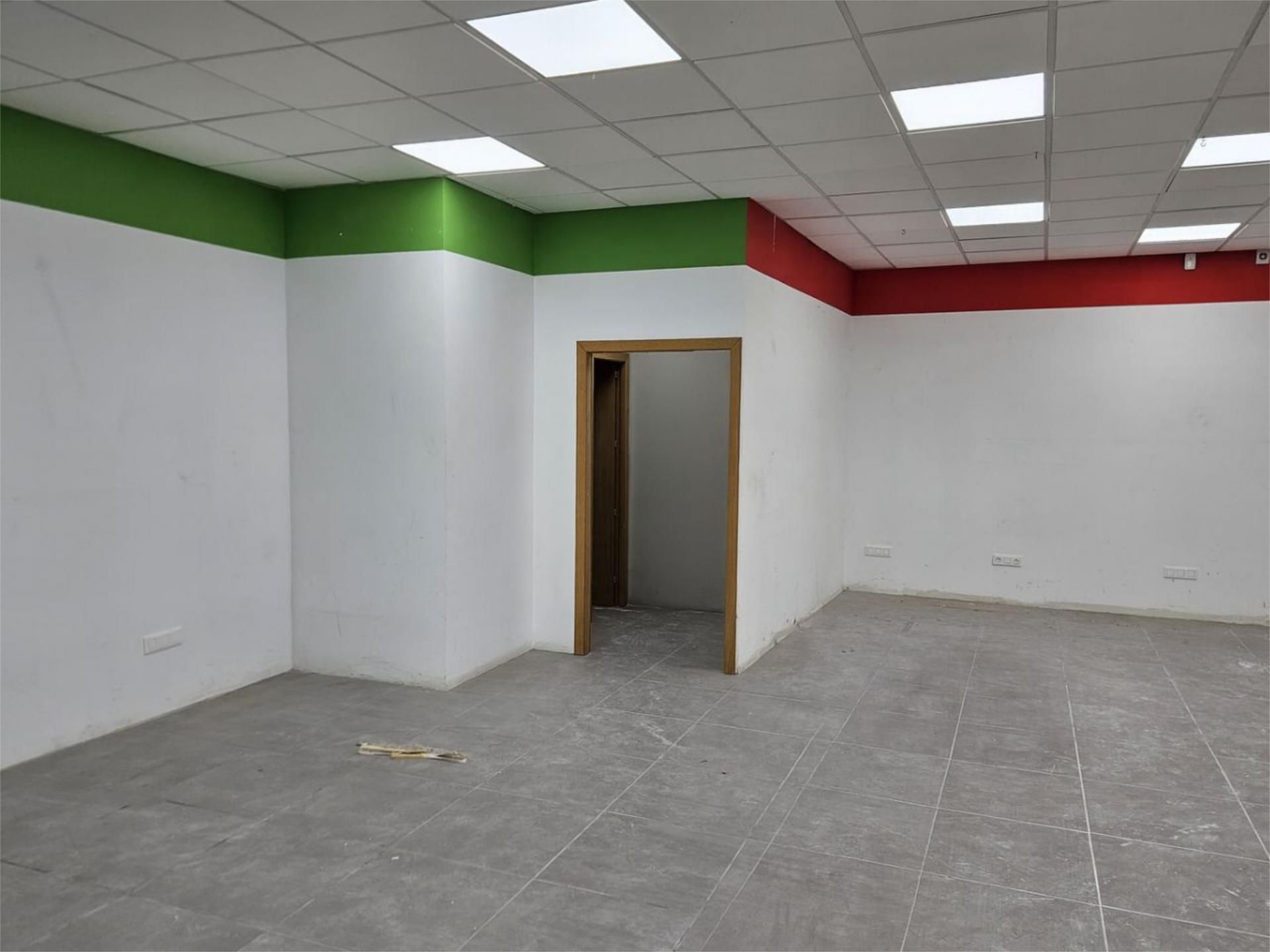 Premises for sale in Villanueva de la Torre  with Air Conditioner