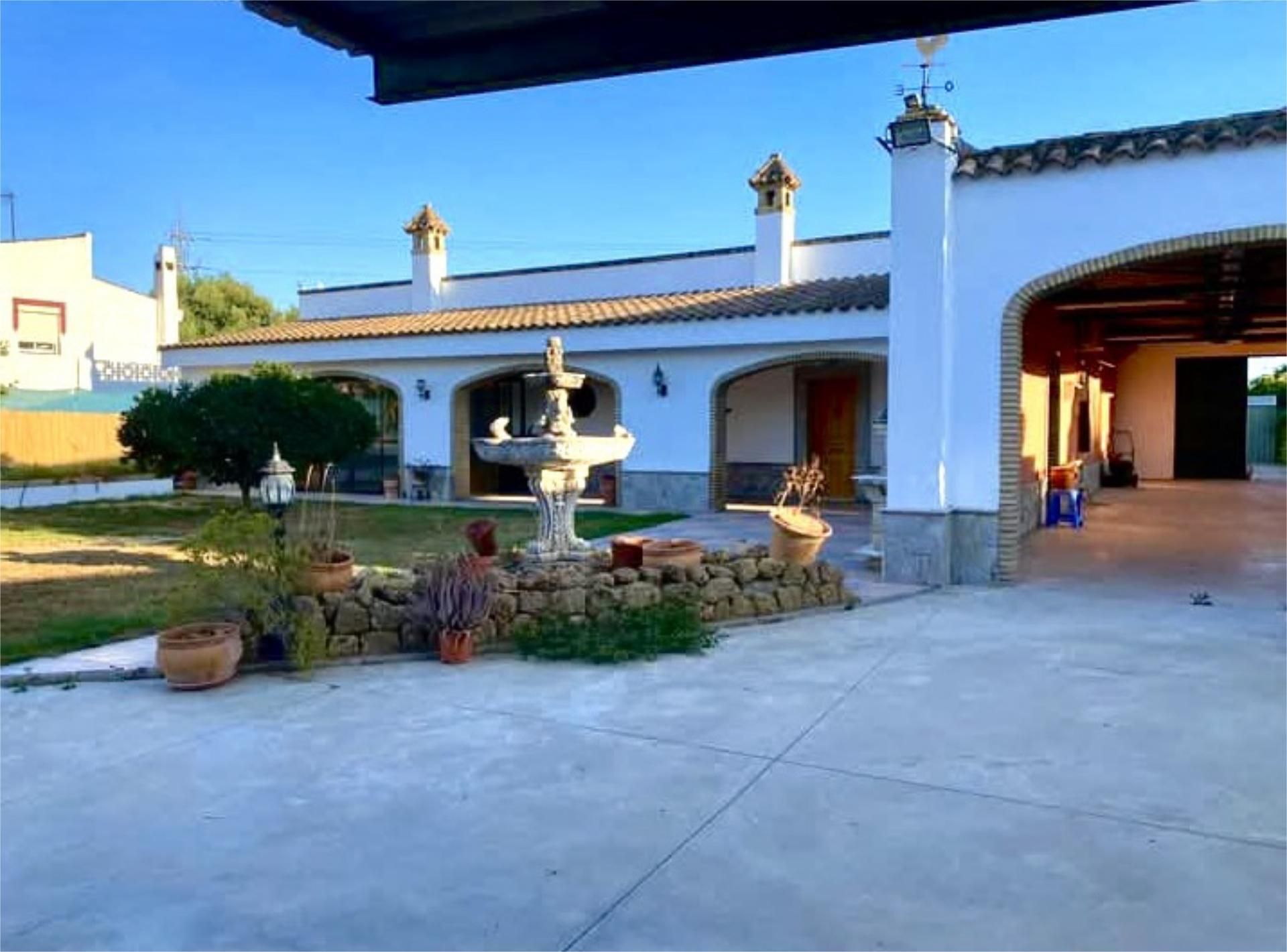 Vista exterior de Casa o xalet en venda en El Puerto de Santa María amb Aire condicionat, Jardí privat i Terrassa
