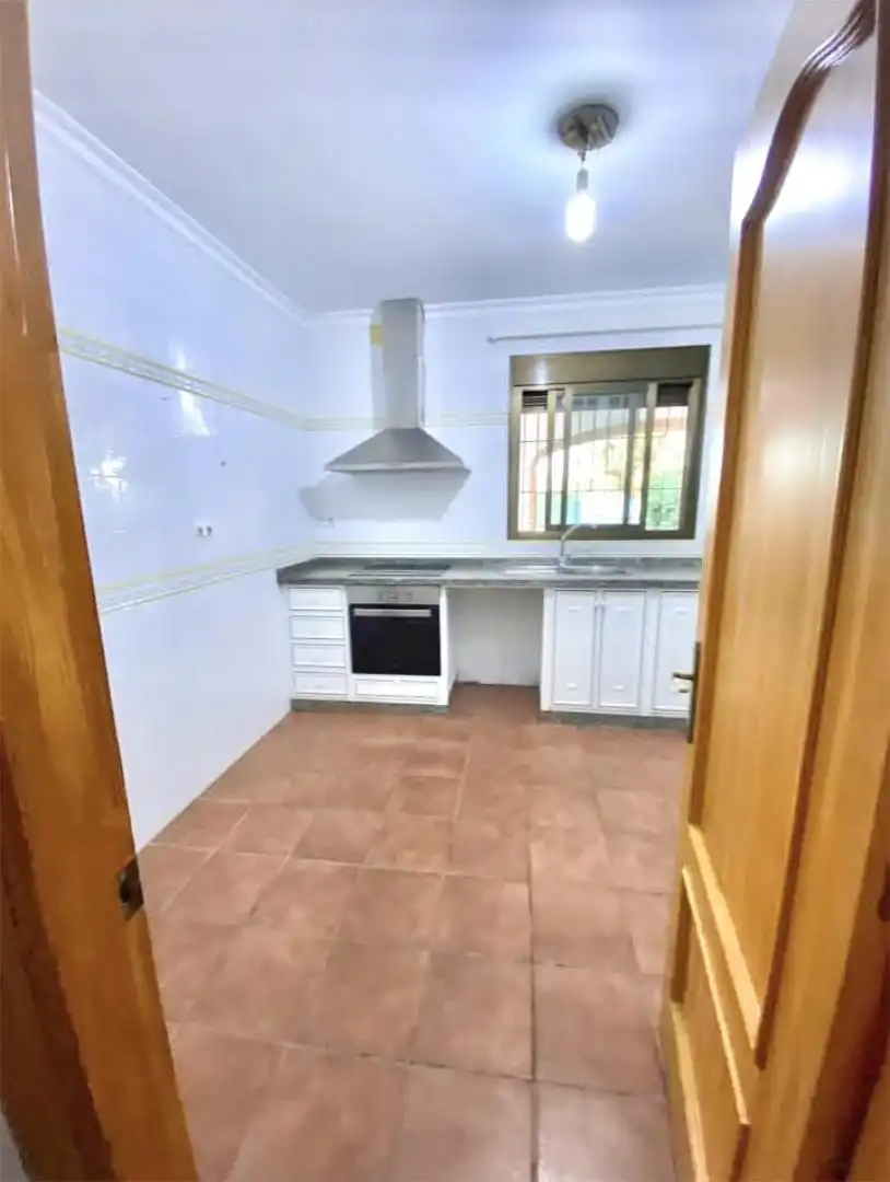 Casa o xalet en venda a Calle Costa de la Luz, 10, El Juncal - Vallealto Cuina de Casa o xalet en venda en El Puerto de Santa María amb Aire condicionat, Jardí privat i Terrassa