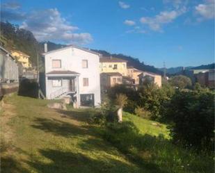 Vista exterior de Casa o xalet en venda en San Martín del Rey Aurelio amb Jardí privat i Terrassa