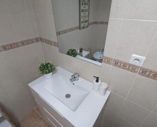 Bathroom of Flat to share in Écija  with Air Conditioner, Furnished and Washing machine