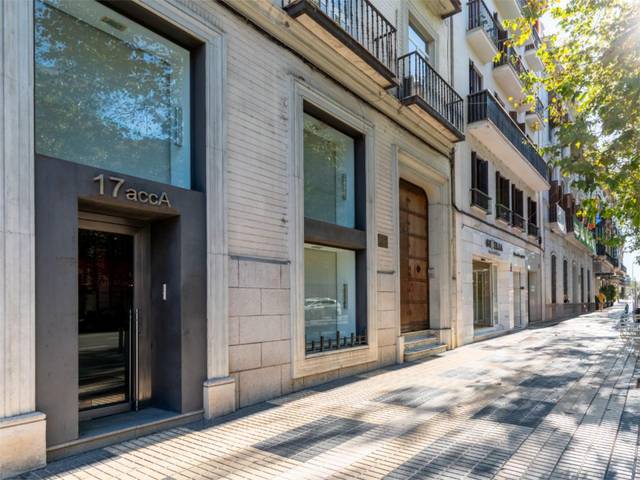 Local comercial en Alquiler en Calle Reyes Católicos, 17 en Arenal - Museo
