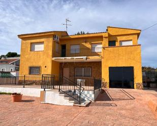 Vista exterior de Casa o xalet de lloguer en Picassent amb Aire condicionat, Terrassa i Piscina