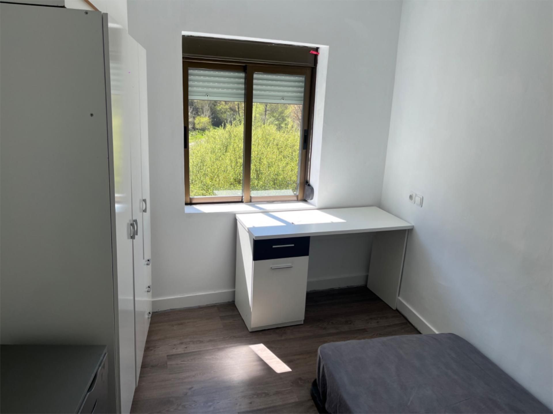 Bedroom of Flat to share in Folgoso de la Ribera  with Heating, Parquet flooring and Furnished