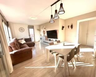 Living room of Flat for sale in Sant Cugat del Vallès  with Air Conditioner, Terrace and Balcony