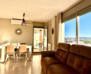 Living room of Flat for sale in Sant Cugat del Vallès  with Air Conditioner, Terrace and Balcony