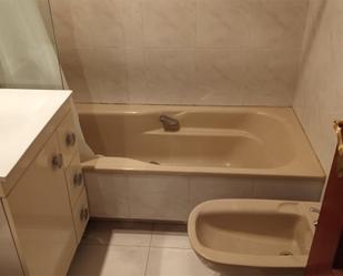 Bathroom of Apartment to rent in Pontevedra Capital 