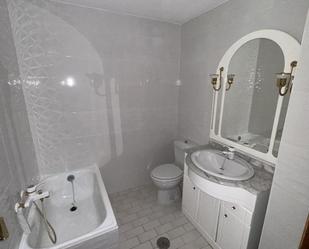 Bathroom of Flat for sale in  Granada Capital  with Terrace and Balcony