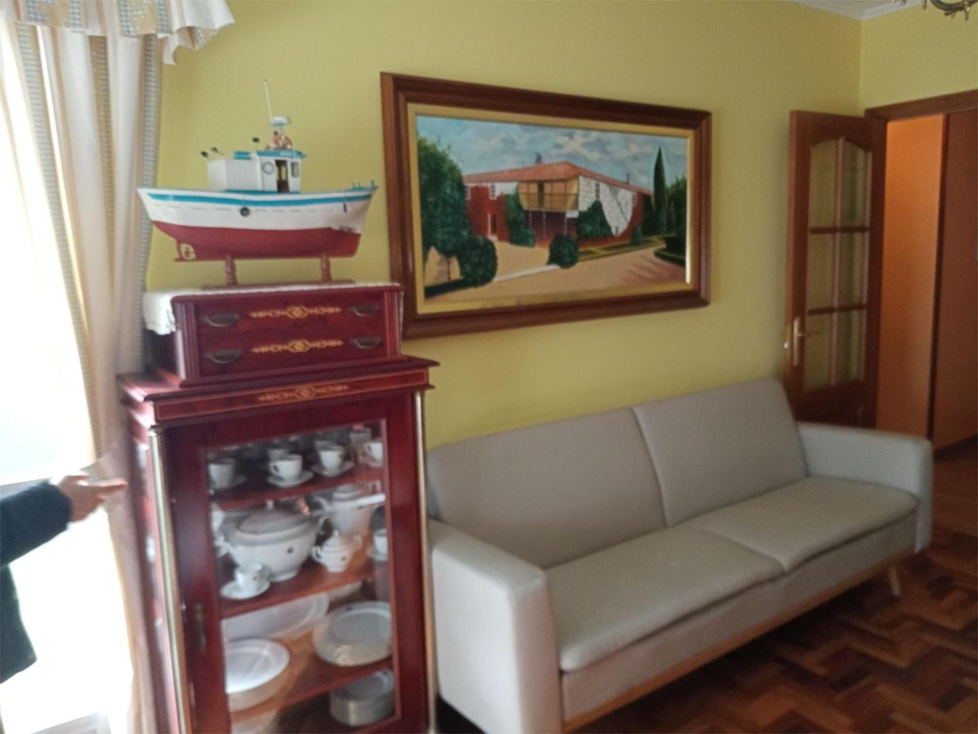 Sala d'estar de Pis de lloguer en Ares amb Parquet, Terrassa i Moblat