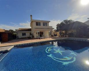 Vista exterior de Casa o xalet en venda en Mijas amb Terrassa, Piscina i Balcó