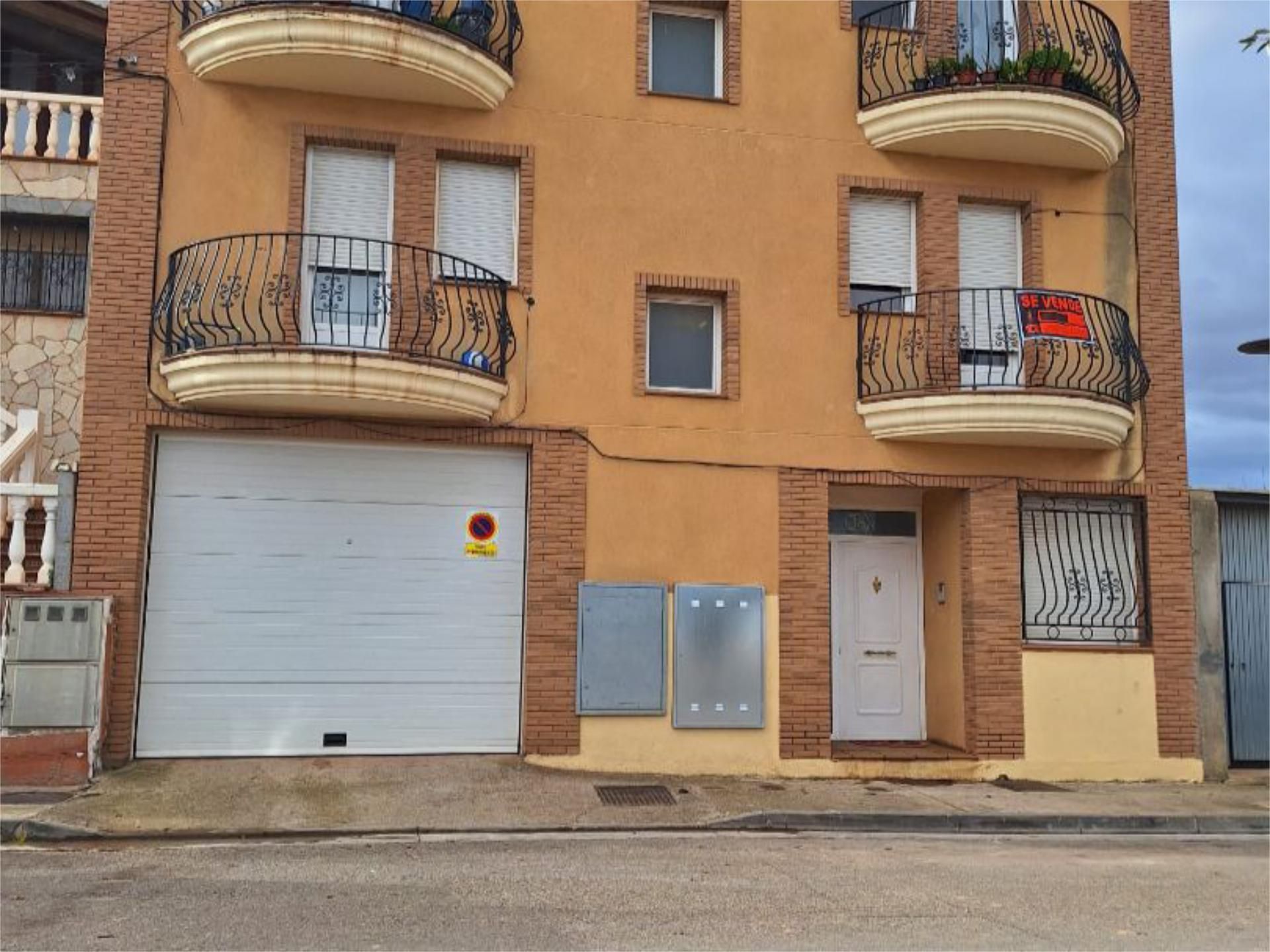 Vista exterior de Pis en venda en Alfamén amb Calefacció, Terrassa i Moblat