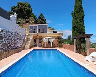 Vista exterior de Casa o xalet en venda en La Guancha amb Terrassa, Piscina i Balcó