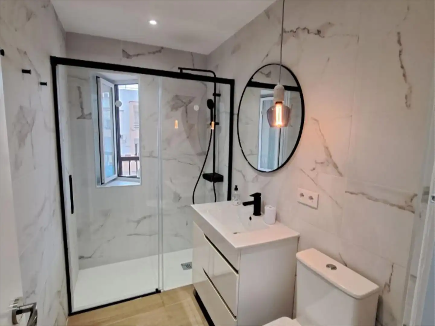 Baño de Piso de alquiler en Sanlúcar de Barrameda con Aire acondicionado, Calefacción y Amueblado
