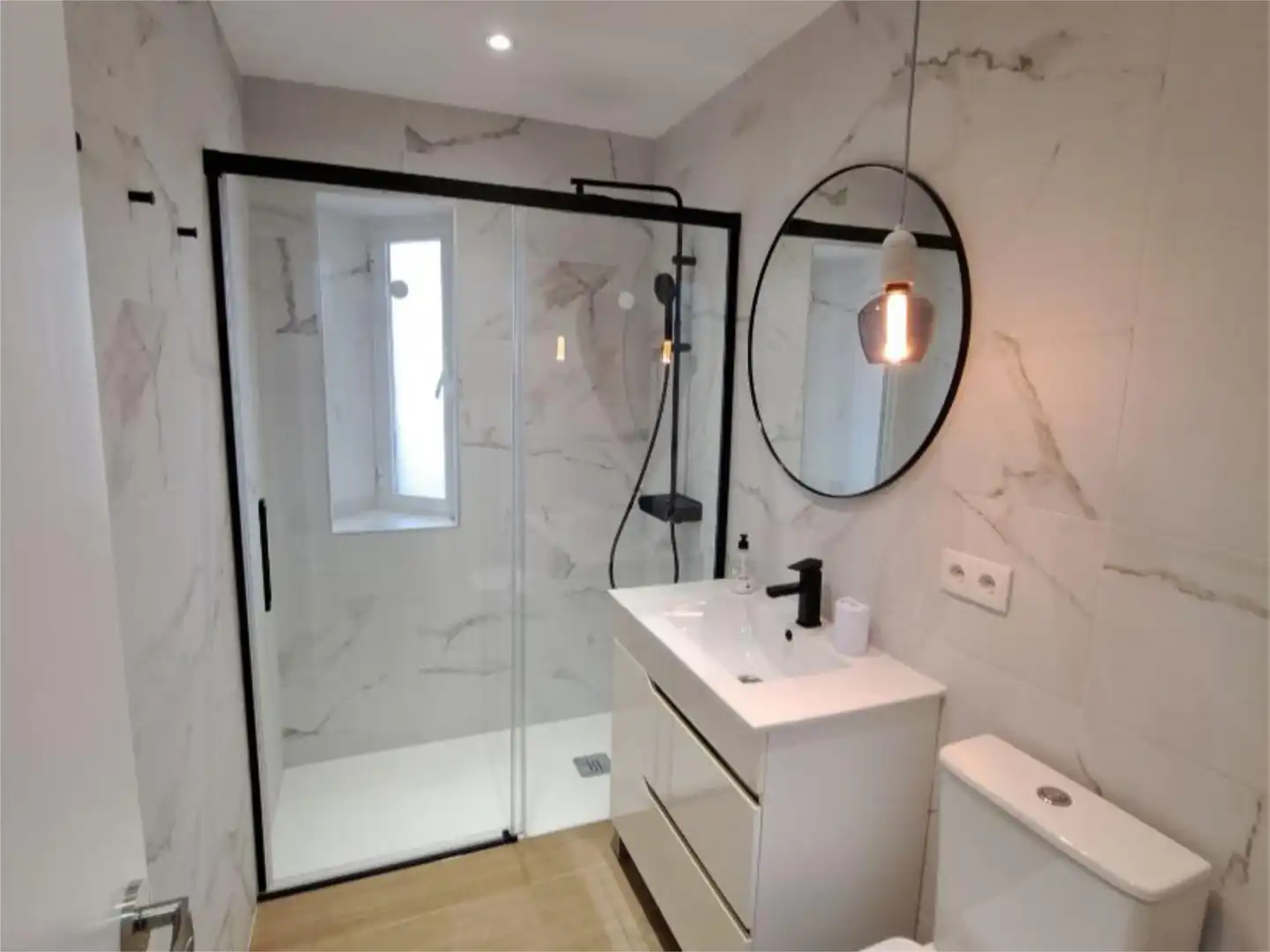 Baño de Piso de alquiler en Sanlúcar de Barrameda con Aire acondicionado, Calefacción y Amueblado