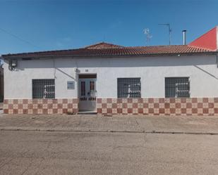 Vista exterior de Casa adosada en venda en Almuradiel