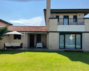 Exterior view of Single-family semi-detached for sale in Cirueña  with Terrace, Swimming Pool and Balcony