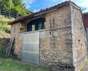 Vista exterior de Casa o xalet en venda en Onís amb Terrassa