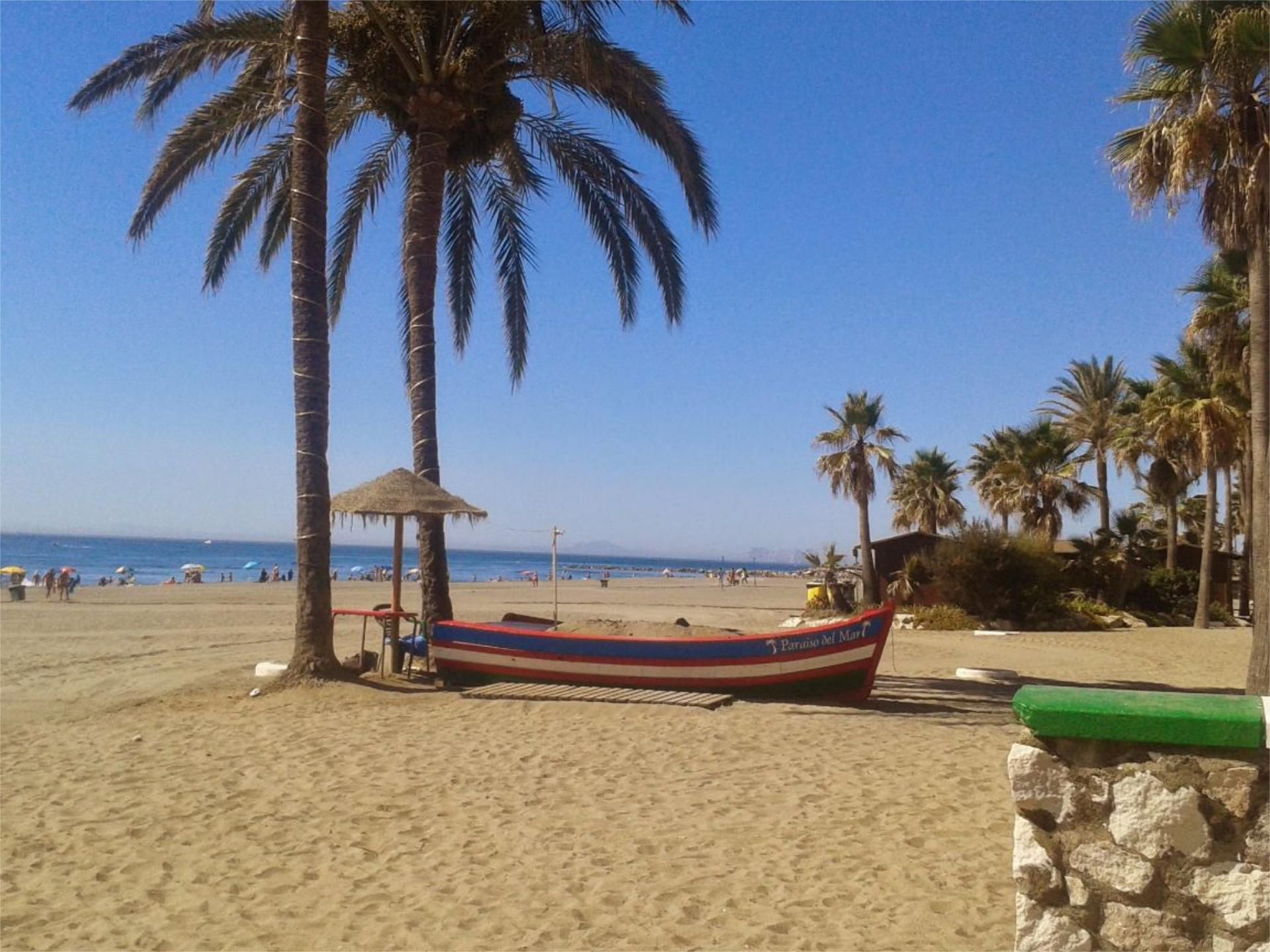 Vista exterior de Pis de lloguer en Estepona amb Aire condicionat, Calefacció i Jardí privat