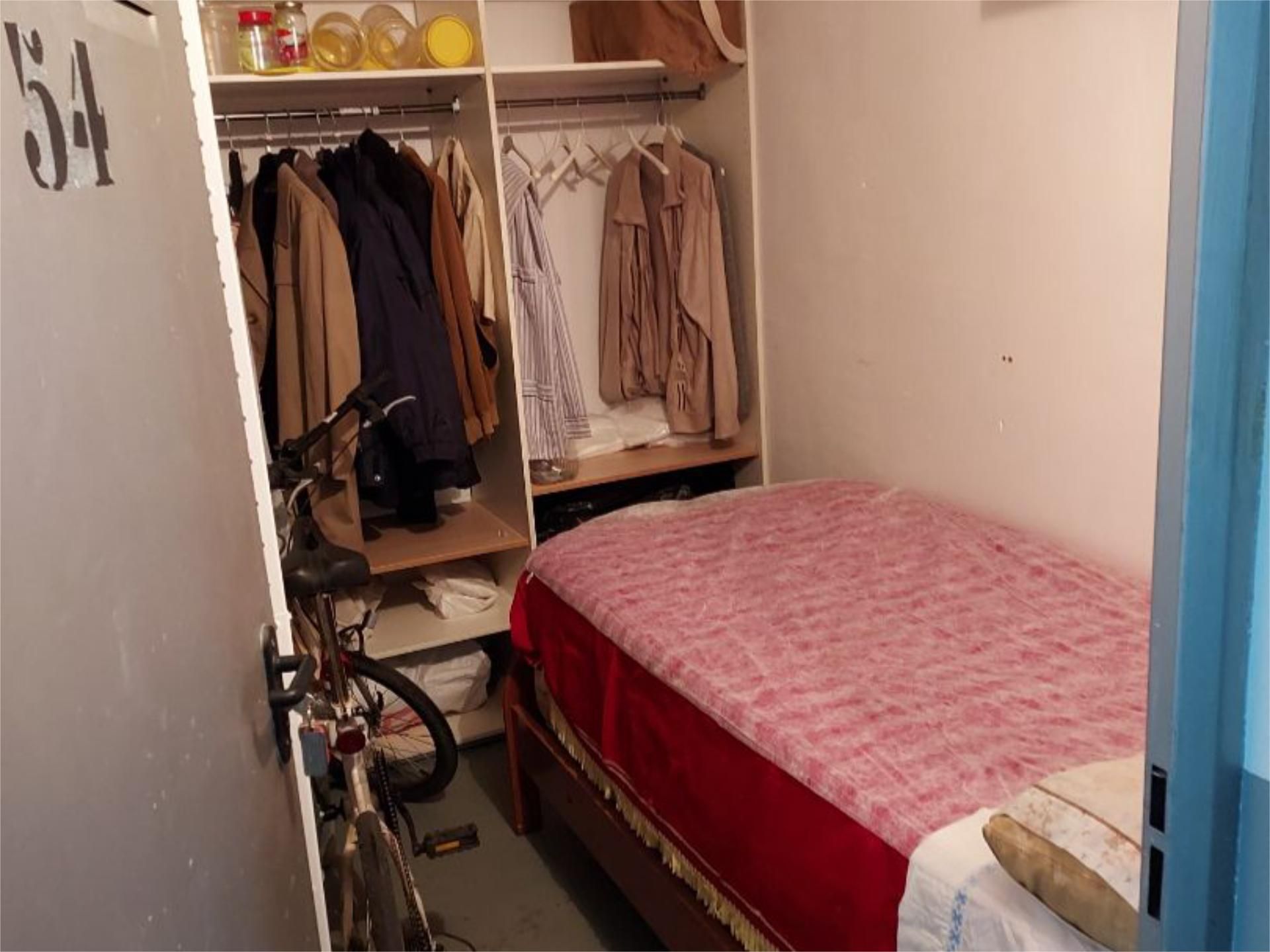 Bedroom of Box room for sale in  Zaragoza Capital